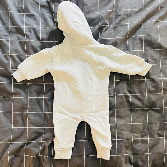NWT Kove Baby Apparel hooded romper - pebble grey - Picture 3 of 5